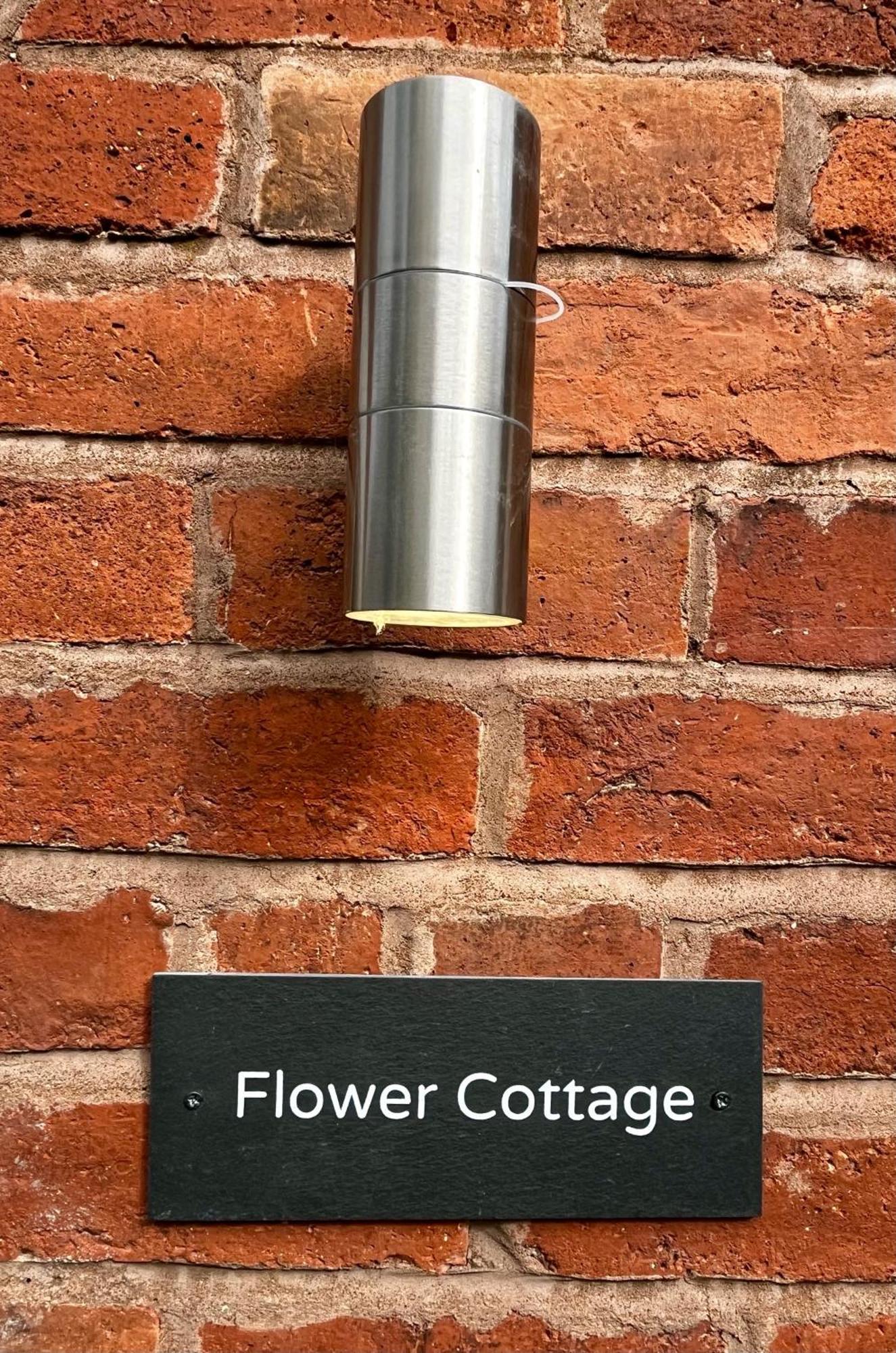 Flower Cottage By Ludlow Castle With Onsite Parking Dış mekan fotoğraf