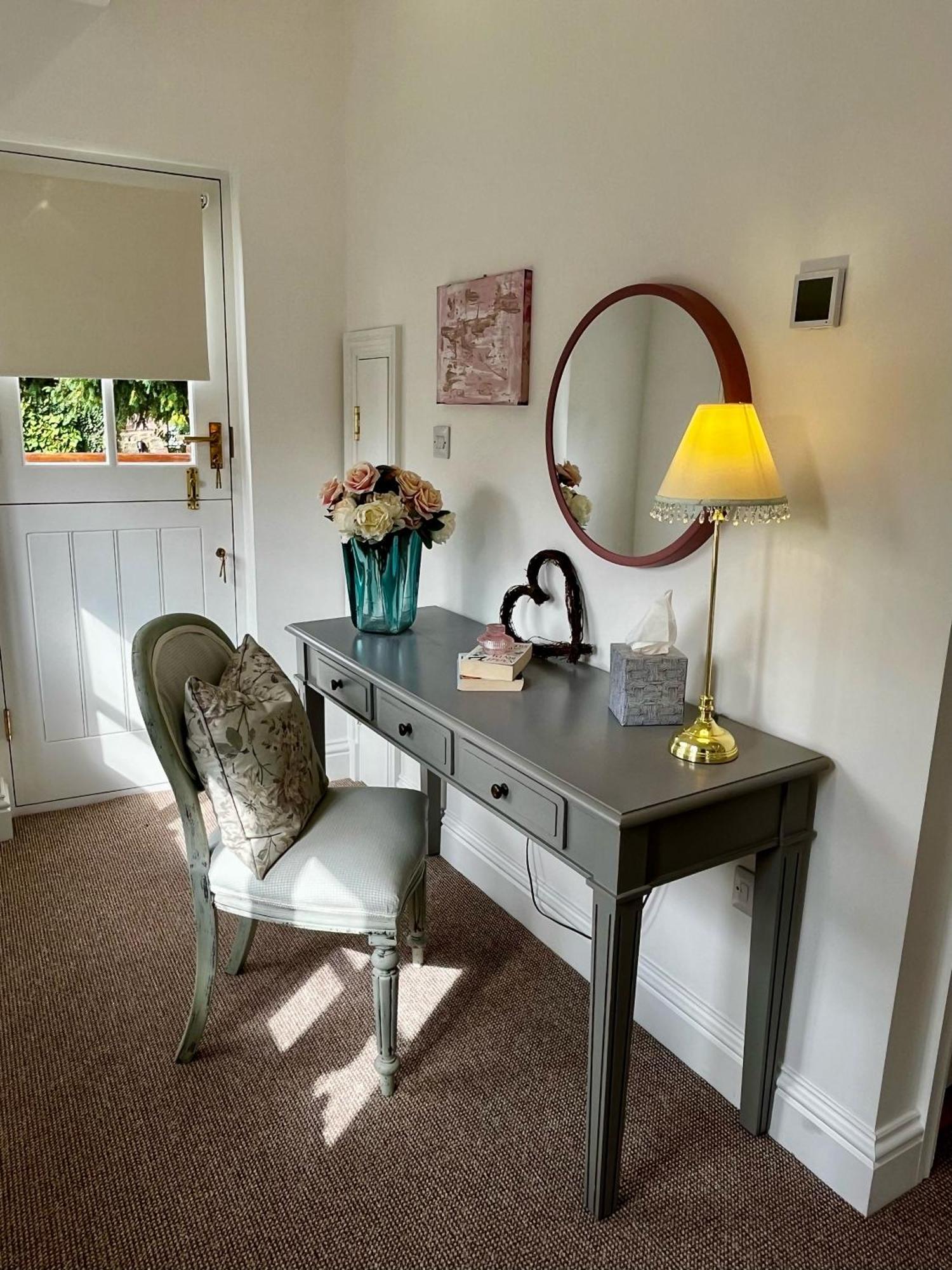 Flower Cottage By Ludlow Castle With Onsite Parking Dış mekan fotoğraf